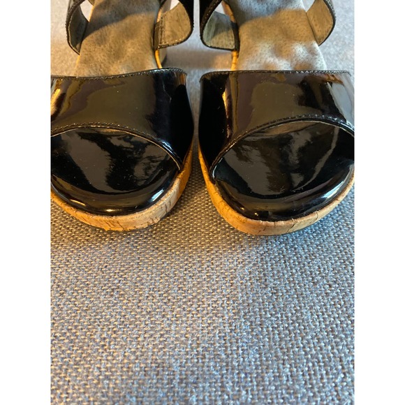 Soft Walk Woman’s patent leather sandal black Carson Size 8.5 cork heel open toe - Picture 9 of 16